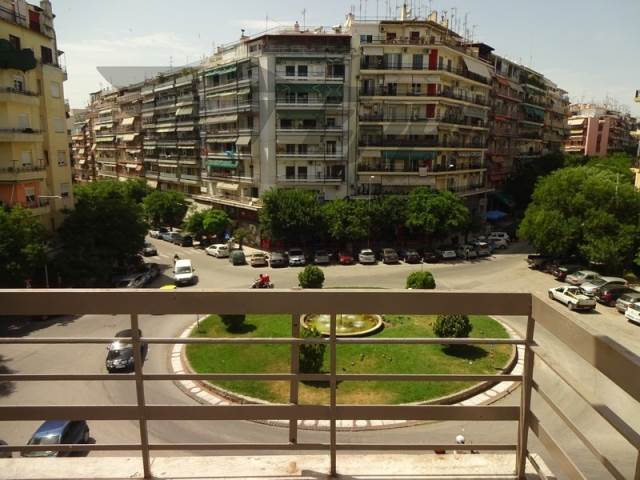 (For Rent) Commercial Commercial Property || Thessaloniki Center/Thessaloniki - 98 Sq.m, 650€ 